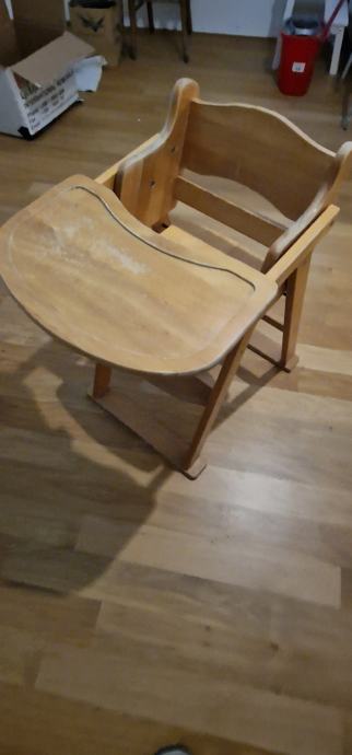 Ugodno, otroški lesen stolcek za hranjenje, lepo ohranjen