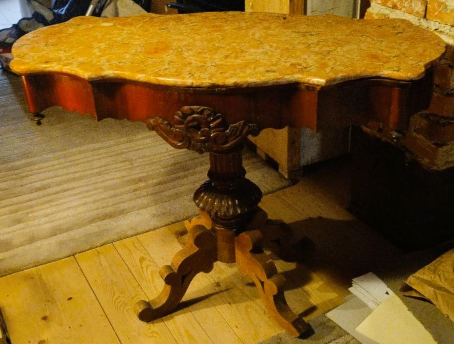 altdeutcsh miza z marmorno ploščo