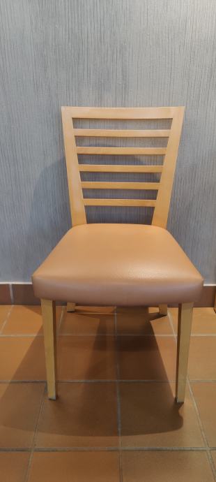 Lesen oblazinjen stol