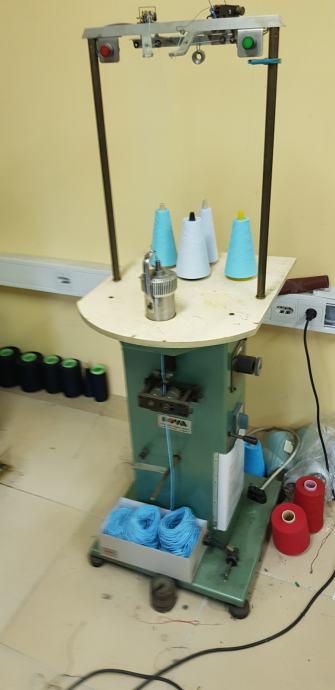 Stroj za proizvodnjo dekorativne vrvice