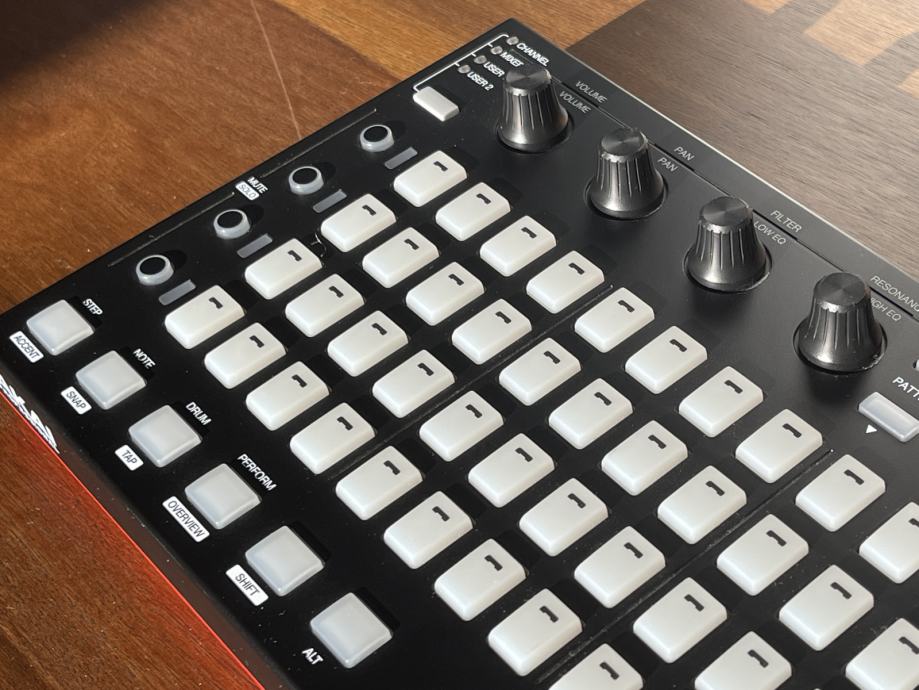 Akai FIRE FL Studio MIDI controller