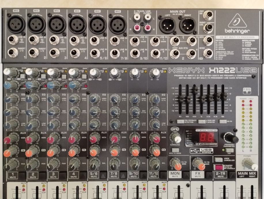 BEHRINGER XENYX X1222USB, 12 kanalni mixer