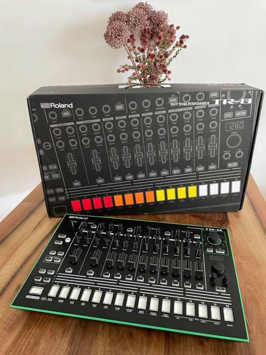Roland TR8 + 7X7 Expansion