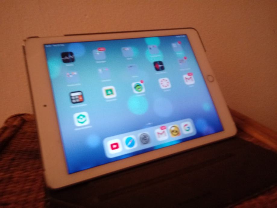 iPad OS 13.3.1 with 128 GB