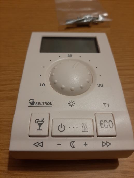 PRODANO  za 30 eur//Sobni termostat – Seltron T1