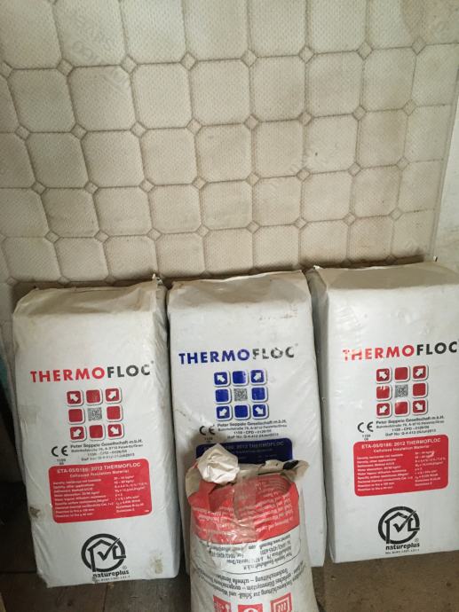 Tri zavoje in dve vreči Thermoflok celulozne izolacije za vpihovanje