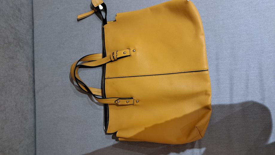 Temno rumena torbica iz umetnega usnja