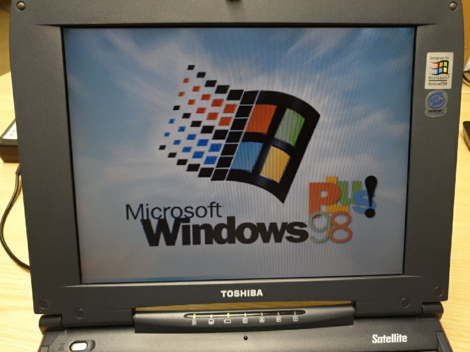 Retro prenosnik Toshiba Satellite, Windows 98