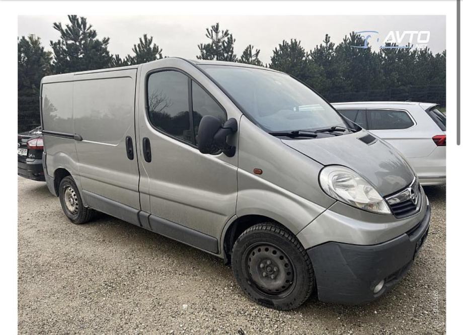 opel-vivaro-2011-l