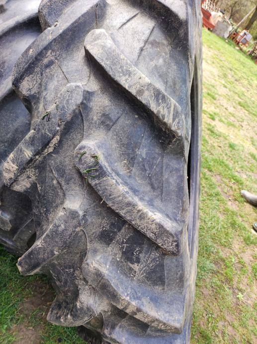 Traktorska pnevmatika 14.9 R30