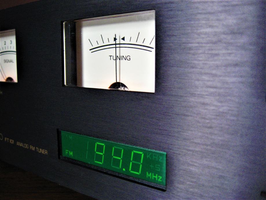 Magnum Dynalab FT101 analogni tuner