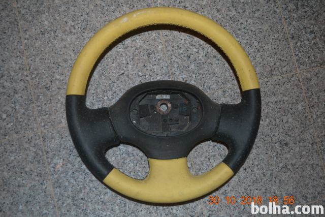 Usnjeni volan za Renault, 30 EUR, tel: 070 222 370.