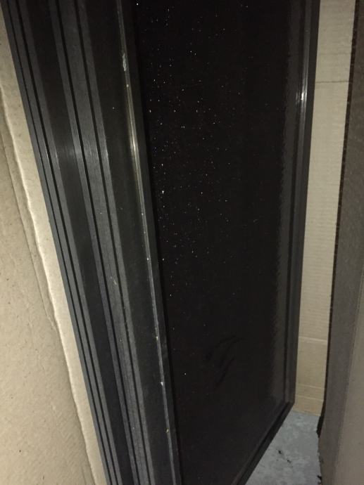 Aluminijasta kotna tuš kabina z drsnimi vrati - nova in zapakirana
