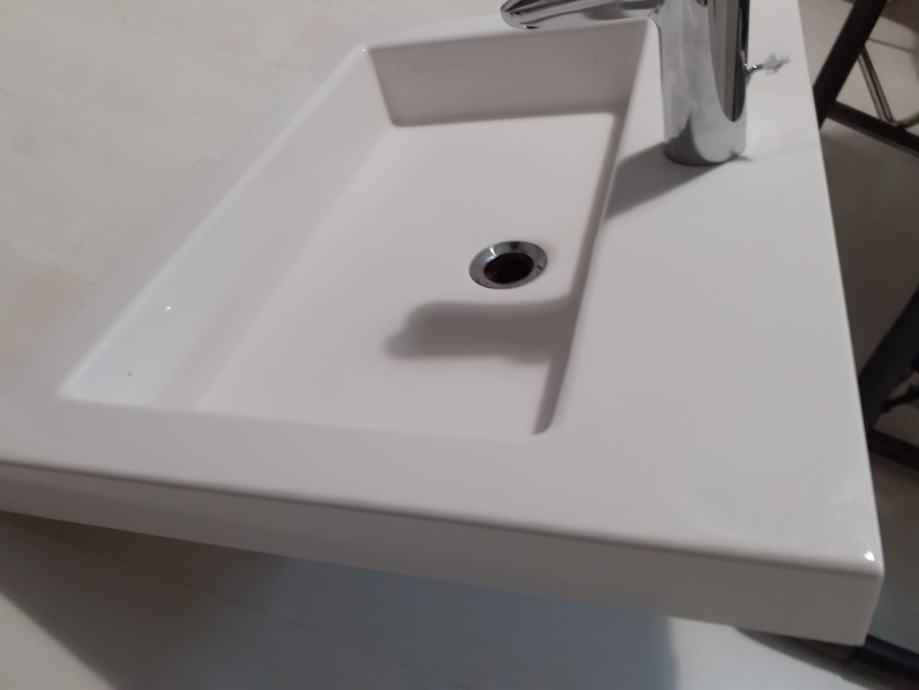 Keramični umivalnik 60 x 45,5 cm za kopalniško omarico
