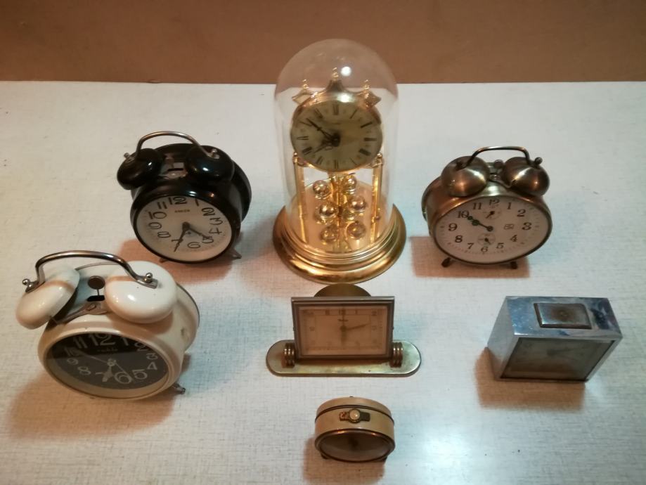 Stare mehanske namizne ure