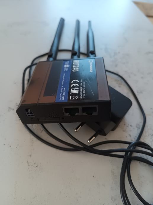 LTE Router Teltonika RUT240 primeren za kamperje ali rezervni internet