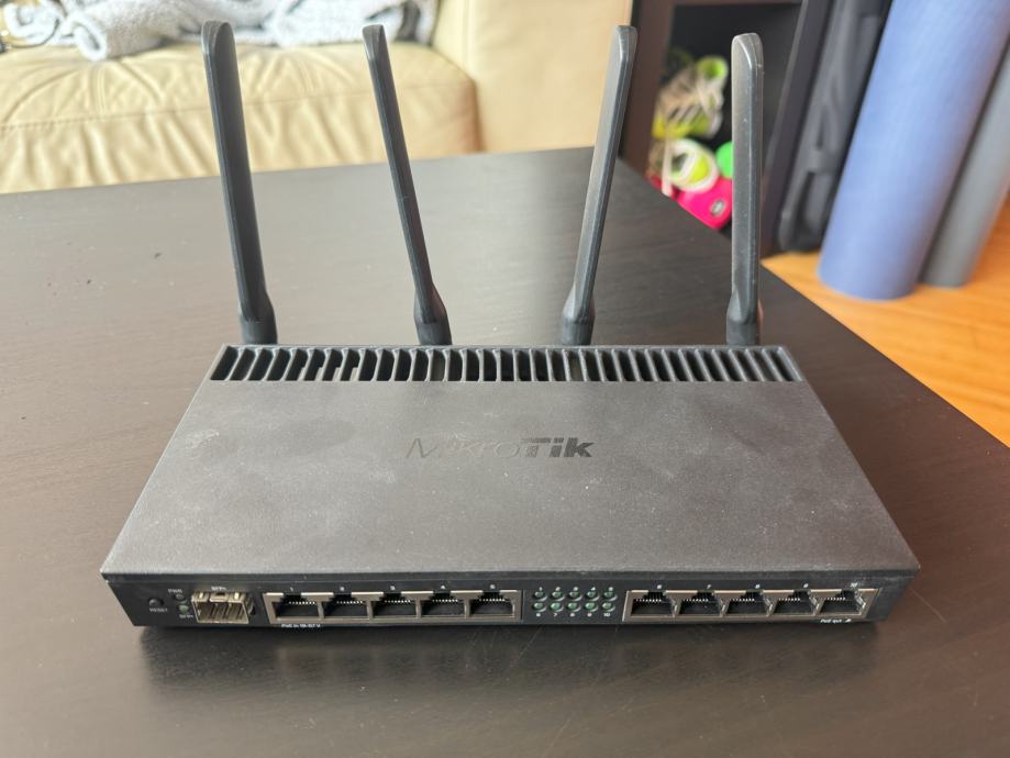 Mikrotik RB4011iGS+5HacQ2HnD-IN usmerjevalnik/router