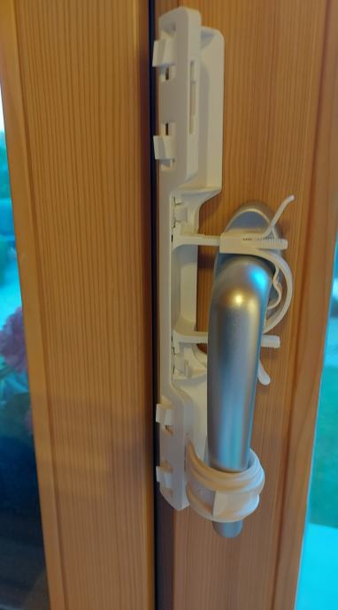 Varovalo za kljuke ter balkonska vrata ISI SAFE (neodprta embalaža)