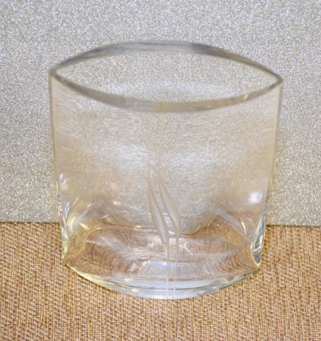Eliptična kristalna vaza, mnjša 15x 10x 4,5cm (debelina max)
