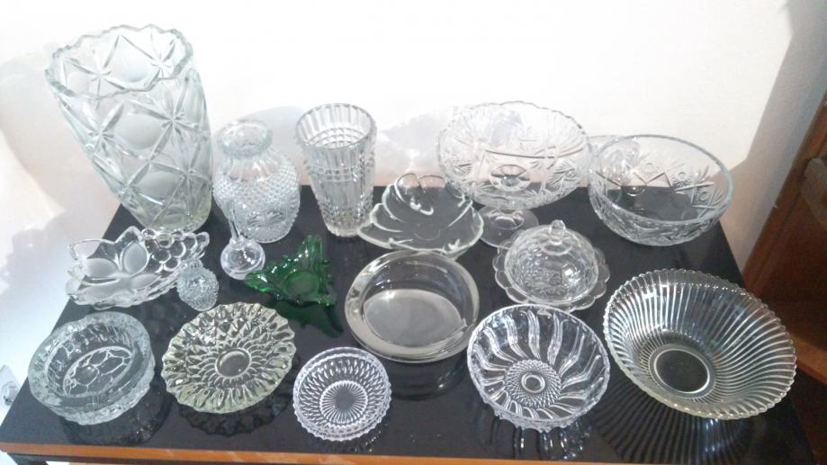 Steklene vaze, posode in pepelniki