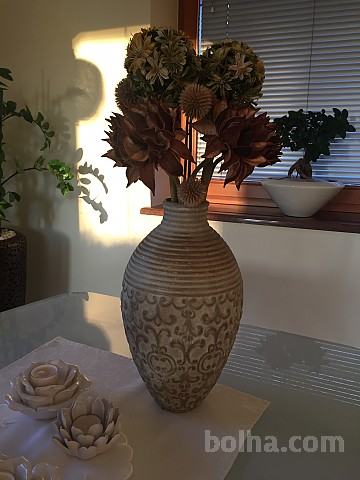 Vaza z ornamenti