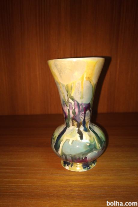 Keramična vaza s poslikavo