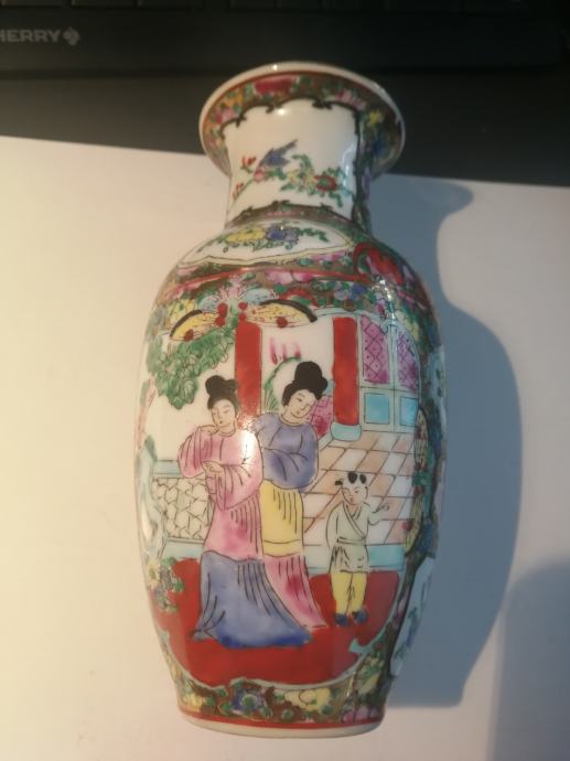 Porcelanasta kitajska vaza