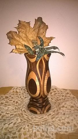 unikatna lesena vaza