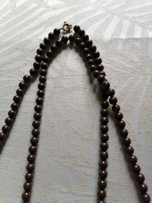 Ogrlica,z čokoladno rjavimi perlicami