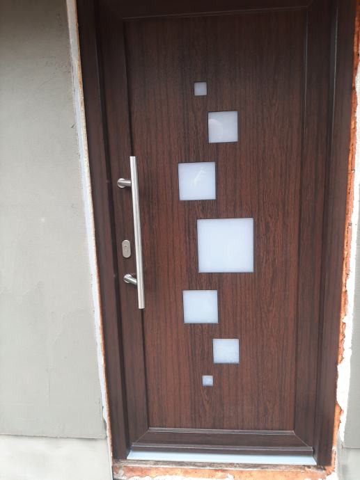 Kvalitetna PVC vhodna vrata