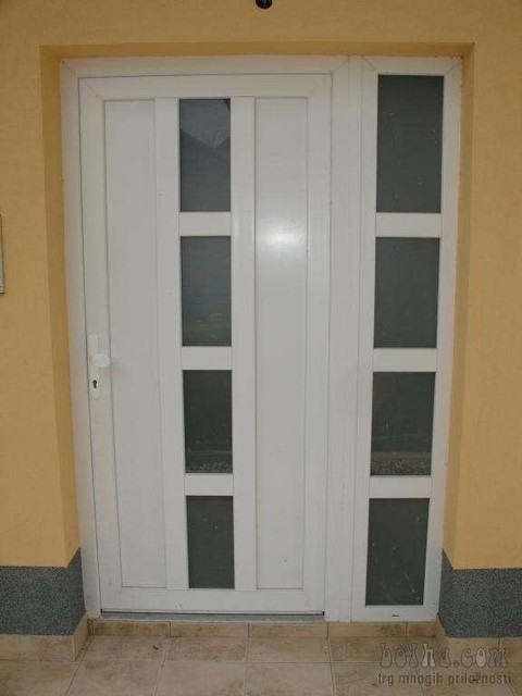 PVC vhodna vrata