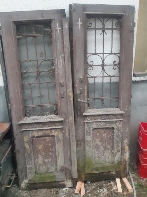 Stara hrastova dvokrilna vrata