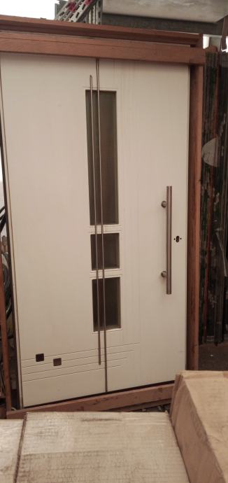 vhodna vrata iz masivnega lesa 2130/110 levo
