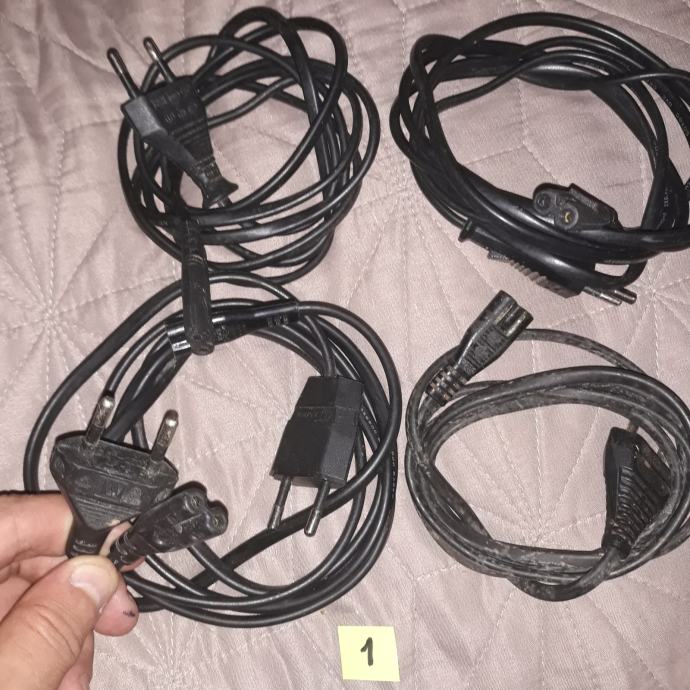 različni kabli in konektorji