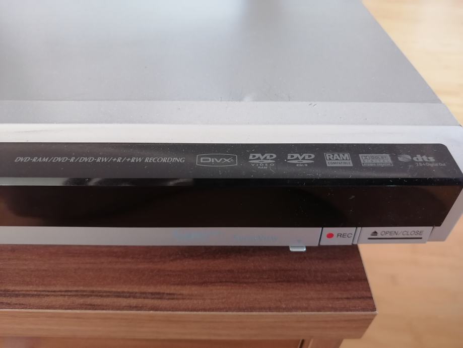 DVD/HDD snemalnik/recorder Panasonic DMREH575 videorekorder