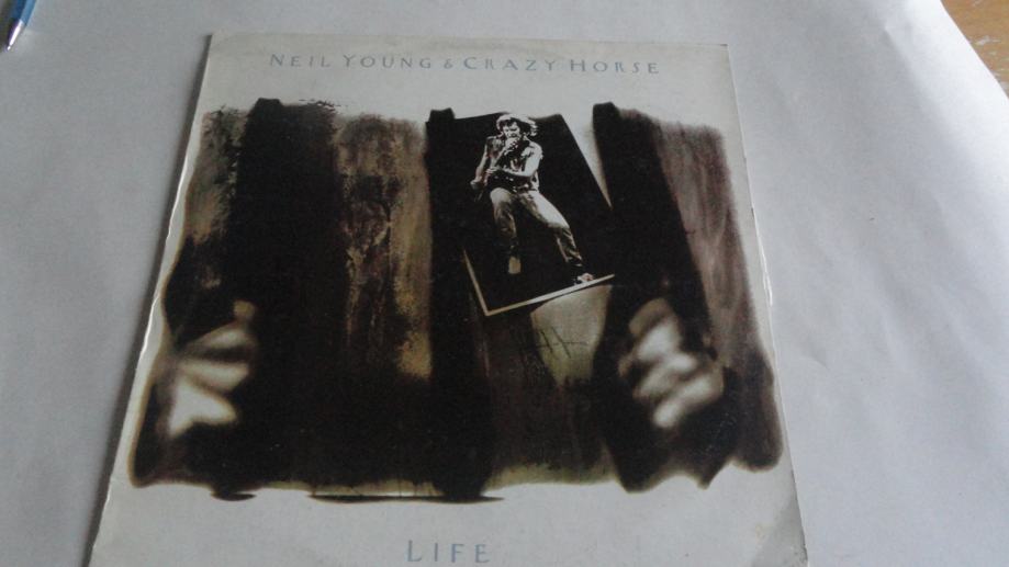 NEIL YOUNG & CRAZY HORSE - LIFE