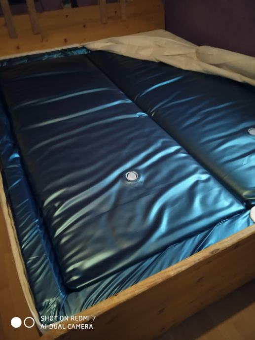 odlično ohranjena vodna postelja
