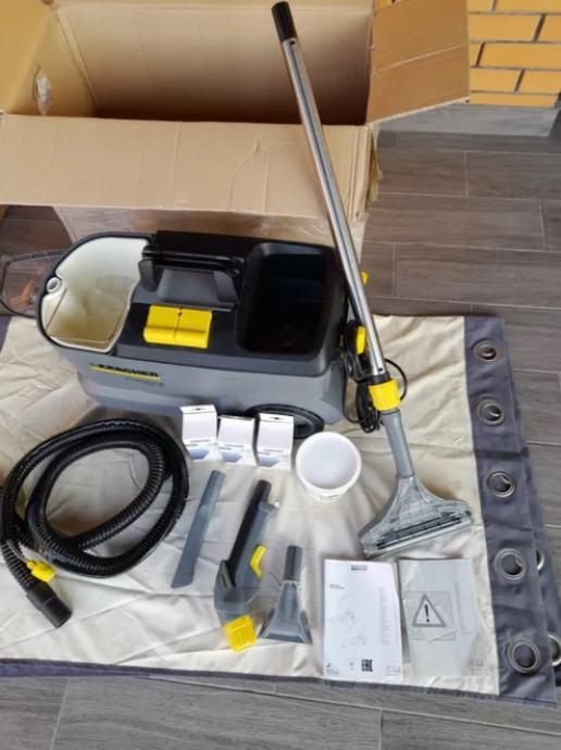Karcher Puzzi 10/1 sesalnik
