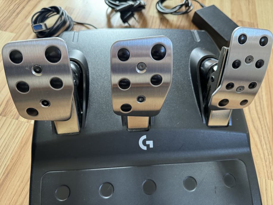 Prodam volan in pedalke Logitech G923