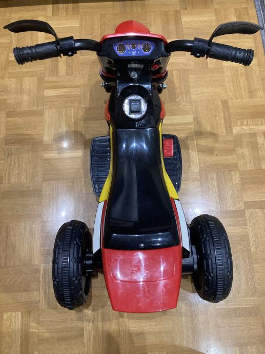 otroški motor na akumulator