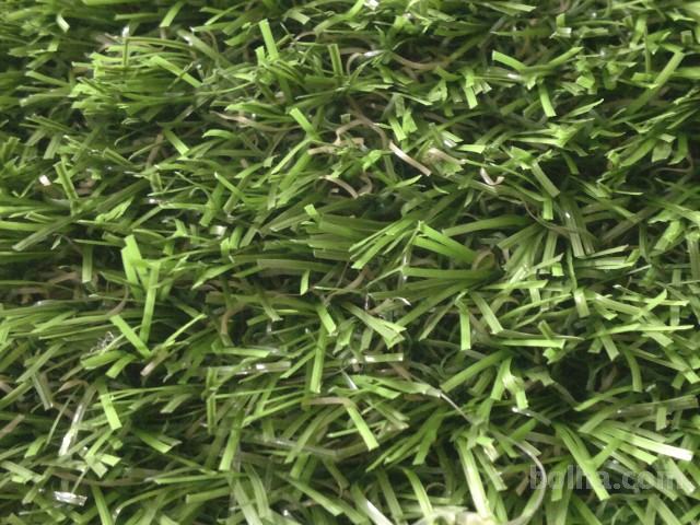 Umetna trava za grobove -Videz prave trave