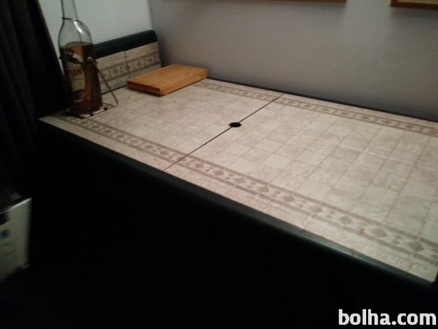 miza s stoli