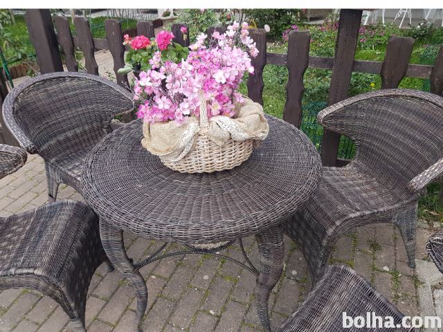 Vrtna miza in stoli
