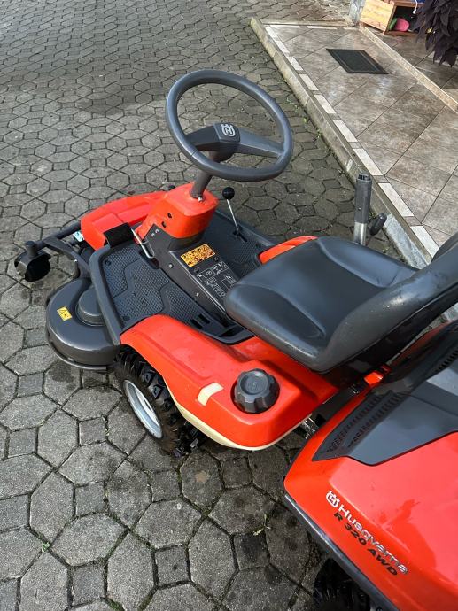With 320 Rider husqvarna rider 320 AWD