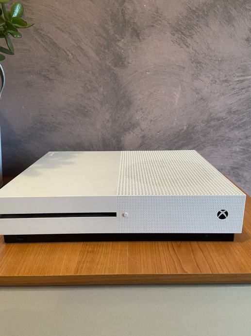 XBOX ONE+3GAMES