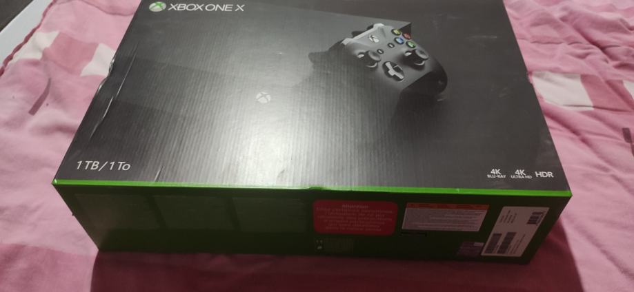 Xbox One X 1TB in kontroler