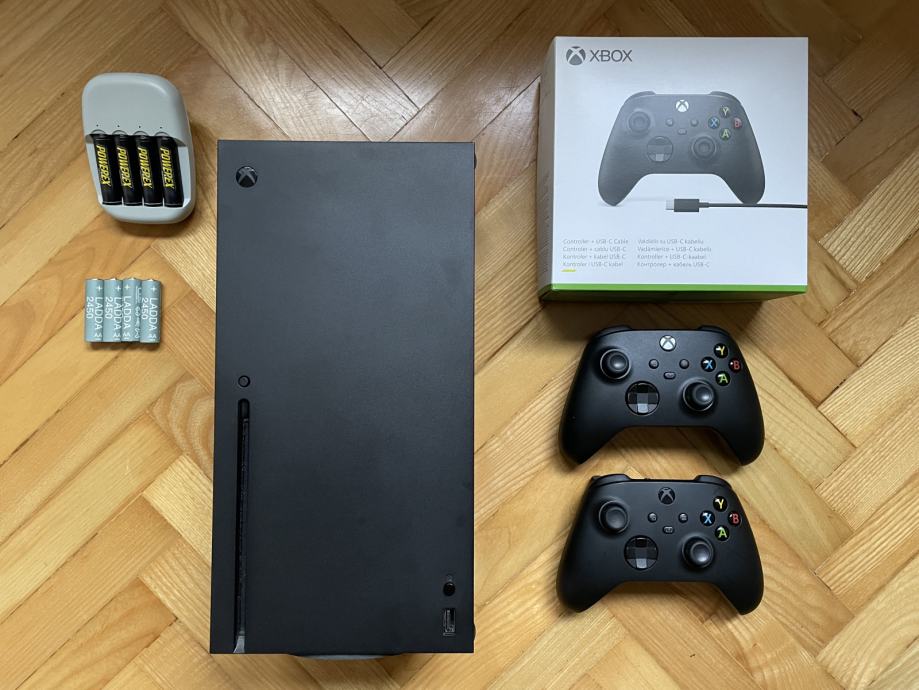 Xbox Series X + dodatni kontroler + akumulatorji