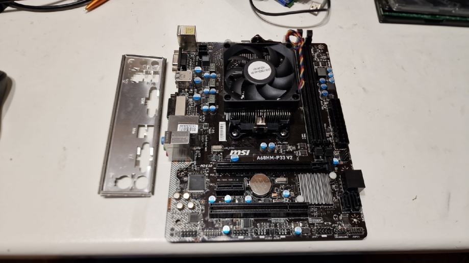 Osnovna plo a msi 4jedrni procesor amd windows 10