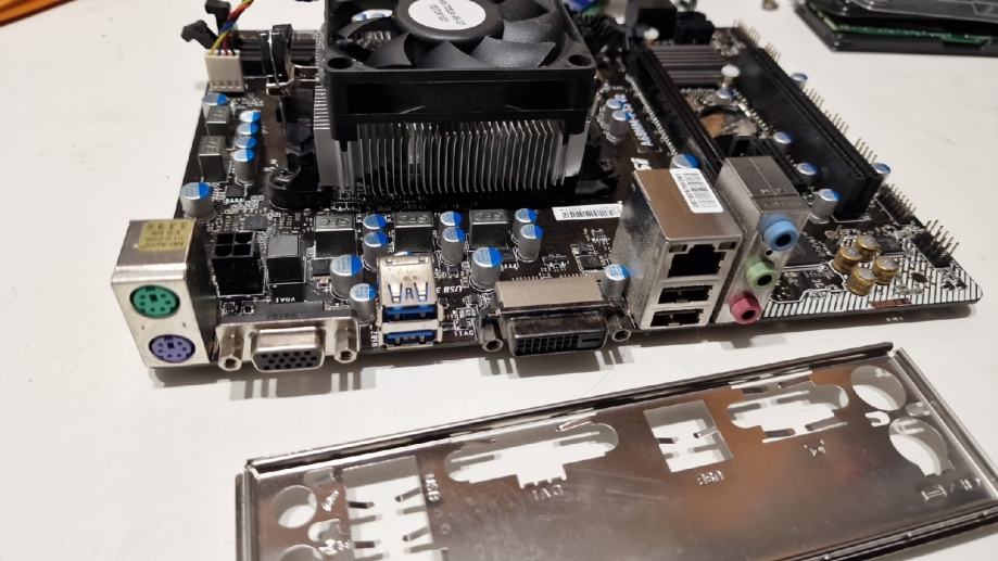 Osnovna plo a msi 4jedrni procesor amd windows 10