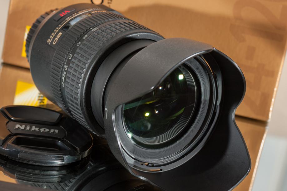 NIKON AF-S NIKKOR 24-120 mm F3.5-5.6 G ED VR 431838 [près de l'état